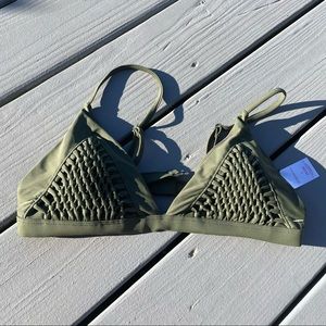 Xhilaration  green bikini top